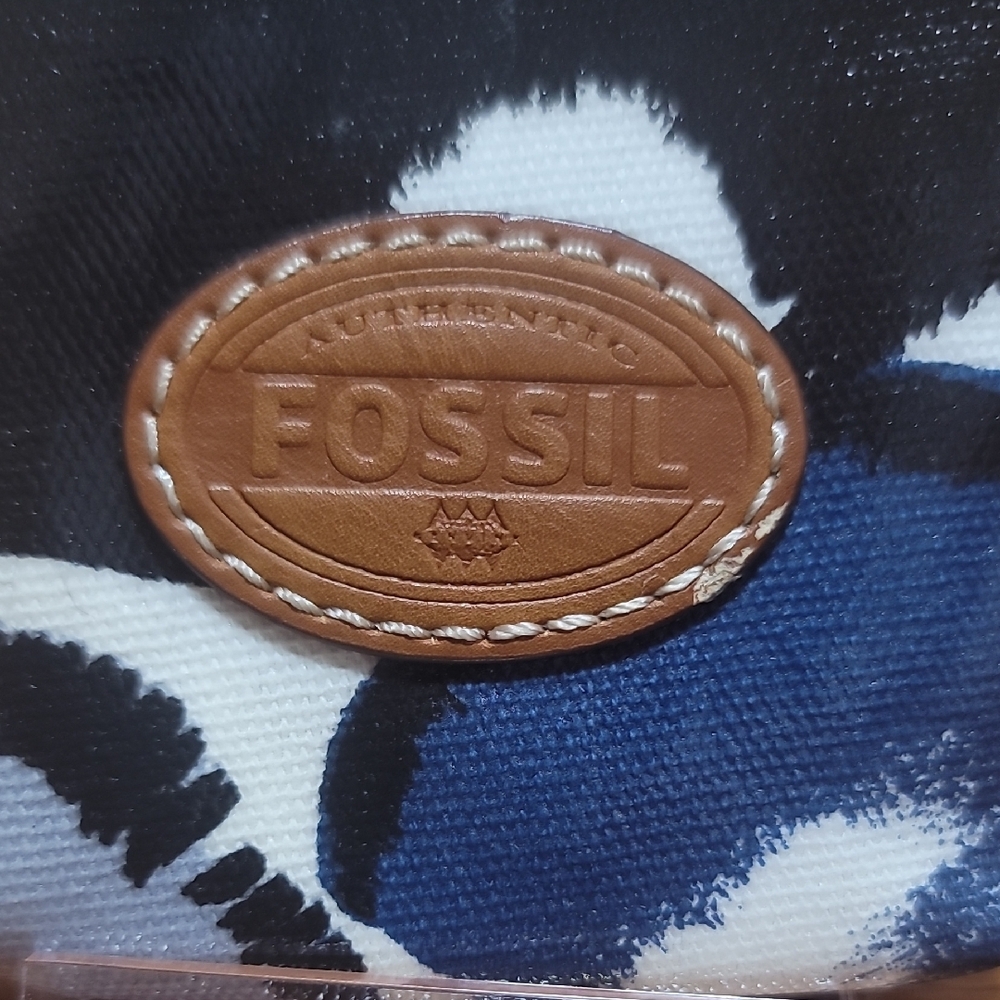 Fossil Multicolor Patterned Phone Case with Strap - Picture 2 of 7